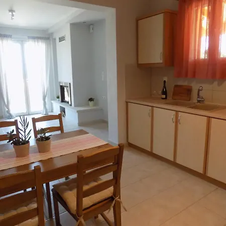 Dragan's House • 2 Floor Maisonette | 2bd | 2wc Apartament *